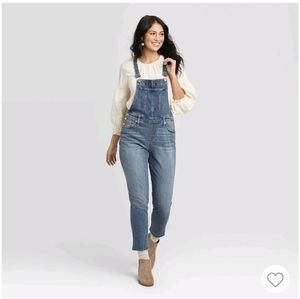 High rise raw hem taper cropped overalls (medium wash, Universal Thread, Small)